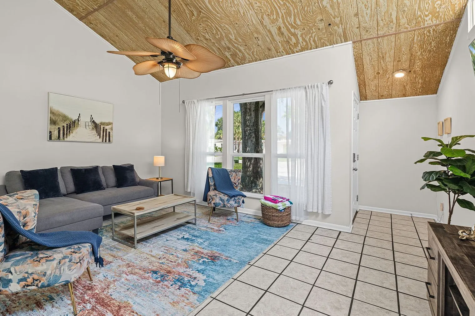 3 bed, 2.0 bath, 1291 sqft, $3,793 — Photo 3