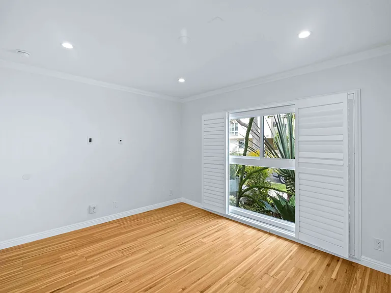 332 S Rexford Dr — Photo 24