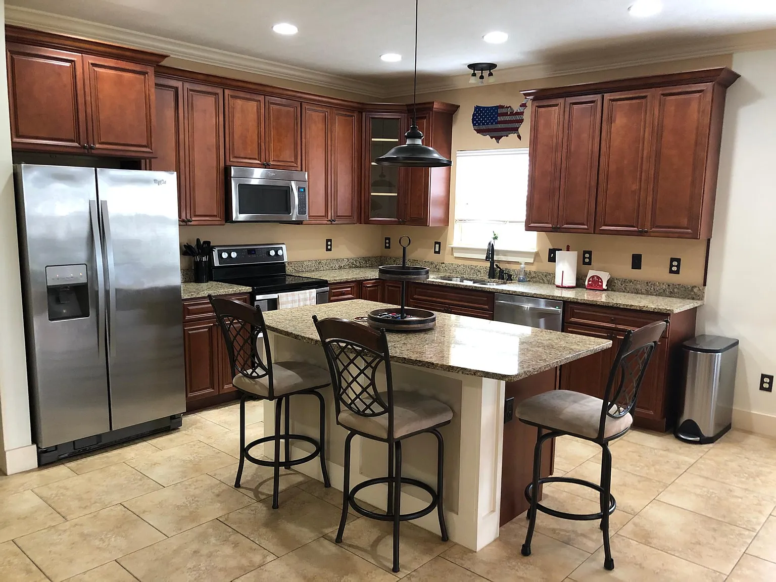 4 bed, 2.5 bath, 2055 sqft, $2,500 — Photo 3
