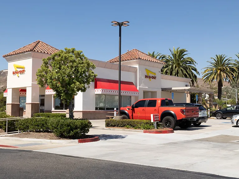 Dining, Retails and More Just Steps Away at Foothill Ranch Towne Center