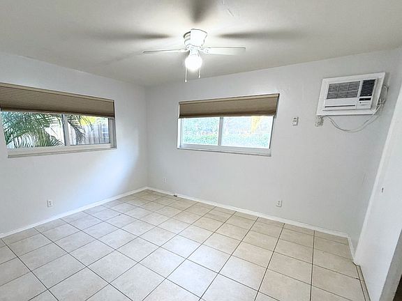 4th image of 909 SE 14th Ct #11309890