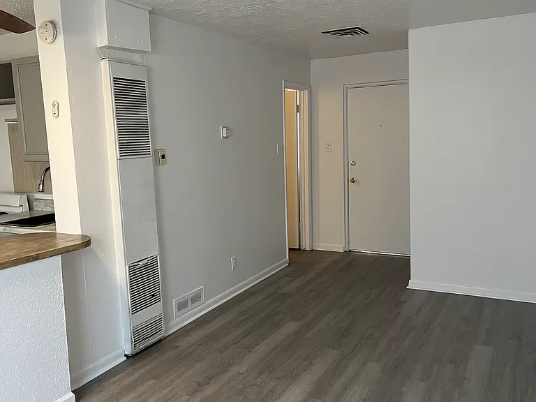 Updated End Units - Spacious Studios 4 Blocks to UNM — Photo 6