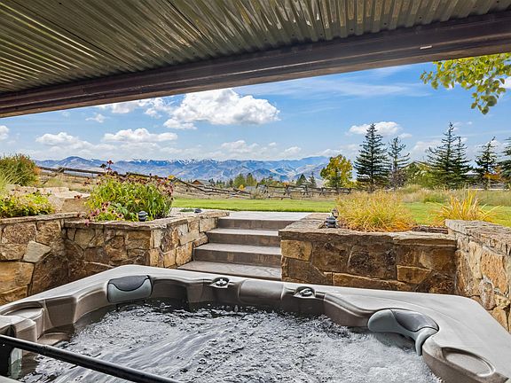 Mountain Views from Lower Level Hot-Tub