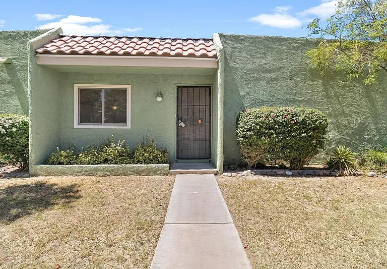 10215 N 8th Pl — Photo 1