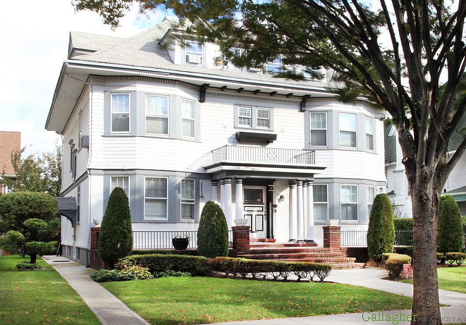 1st image of 465 E 17th St
