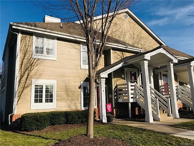 Condo is located on the second floor.  Located in the heart of Innsbrook.