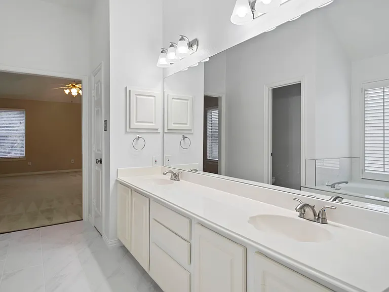 3777 Meadowcreek Cir — Photo 17