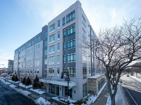 180 Telford St Unit 605, Brighton, MA 02135