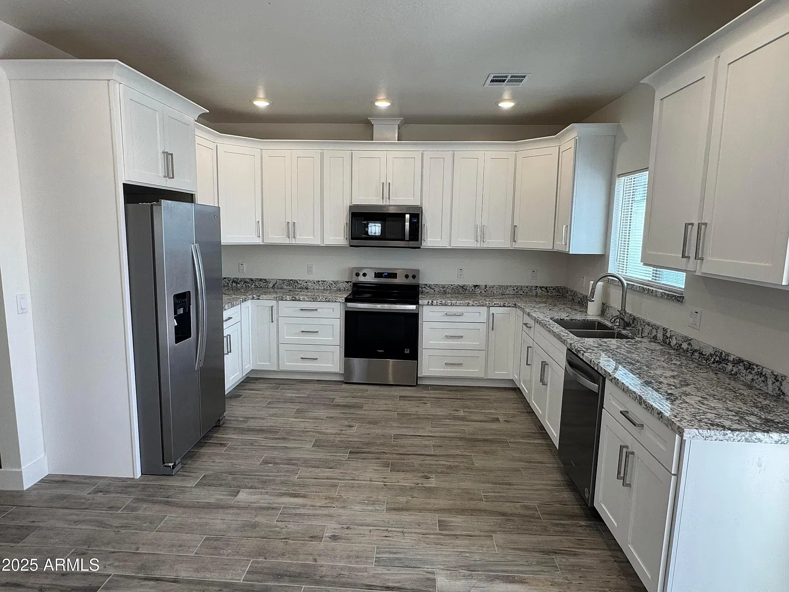 3 bed, 2.0 bath, 1320 sqft, $2,230 — Photo 4