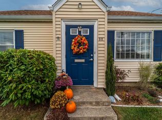 32 Yale Ave, Pawtucket, RI 02860