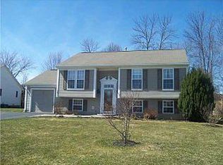 1091 Fawn Wood Dr, Webster, NY 14580