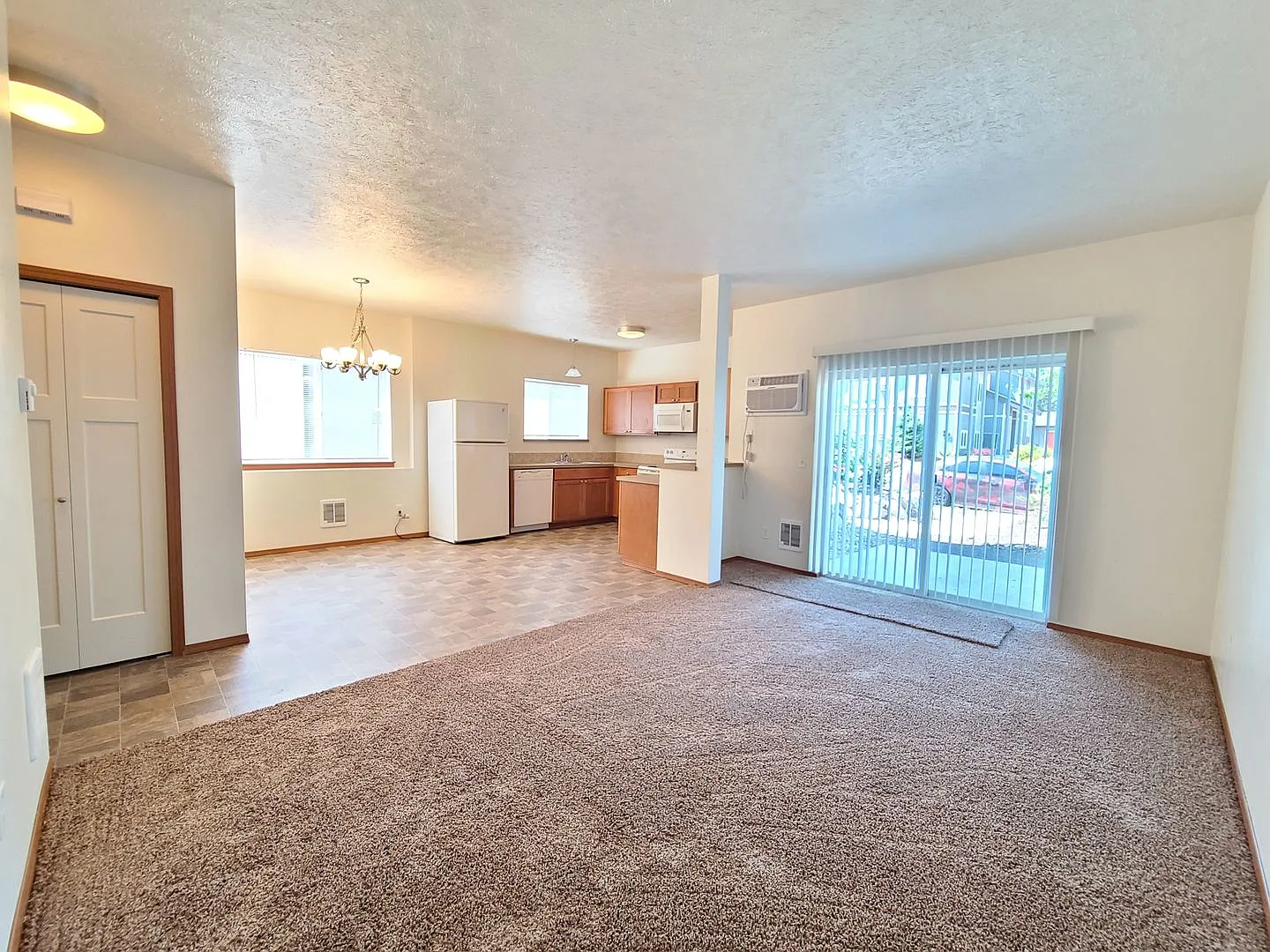 6022 N Wiscomb — Photo 2
