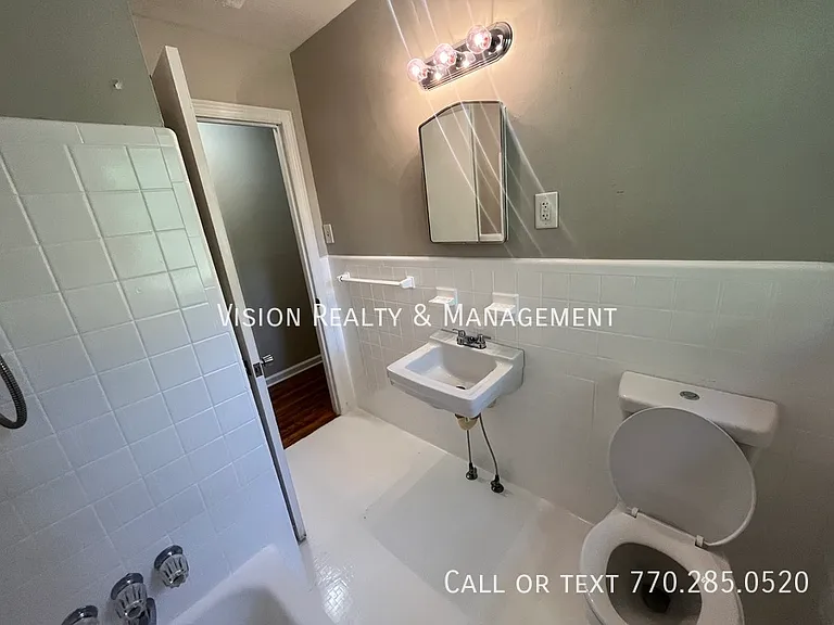 1148 Center St SW — Photo 37
