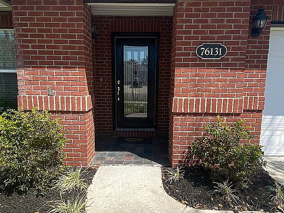 4th image of 76131 Deerwood Dr