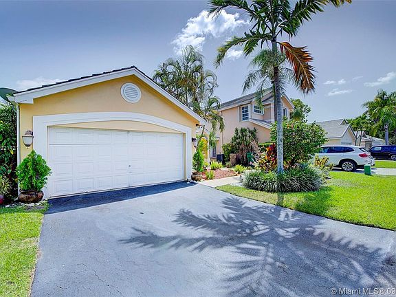 4th image of 8900 Woodside Ct