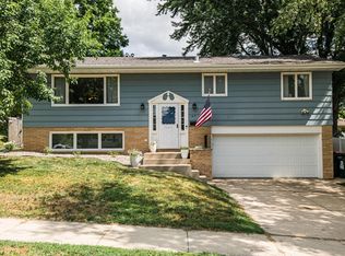 617 28th St NW, Rochester, MN 55901