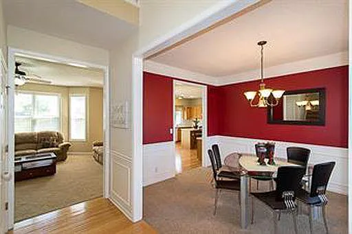 4 bed, 2.5 bath, 2326 sqft, $3,095 — Photo 4