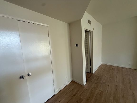 5th image of 5210 Zelzah Ave #103