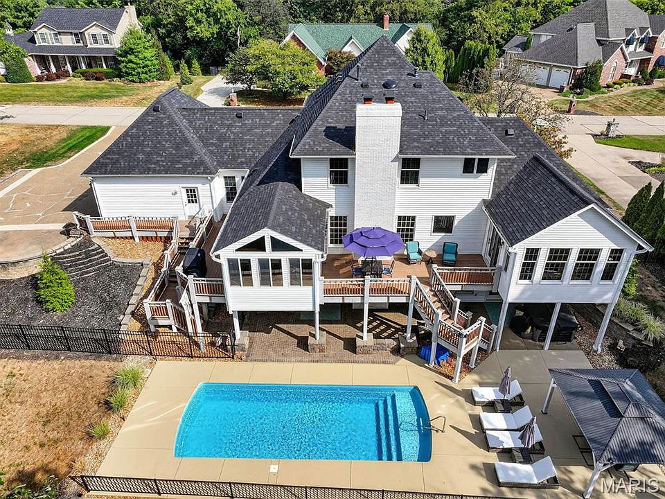 1st image of 350 Woodmere Dr