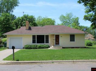 135 N Park Ln, Le Sueur, MN 56058