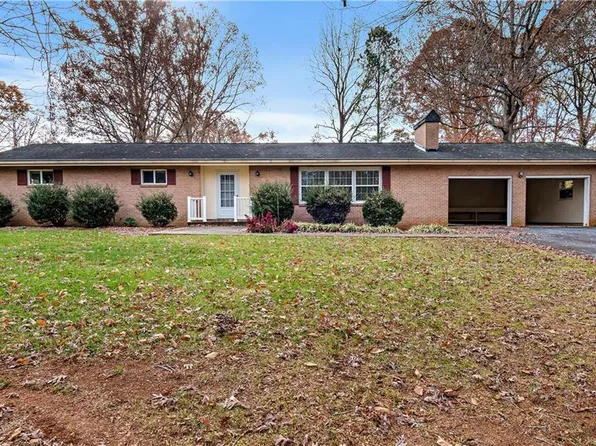 1090 Brookview Rd, Germanton, NC 27019