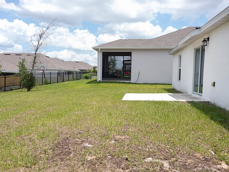 707 Staffora St — Photo 37