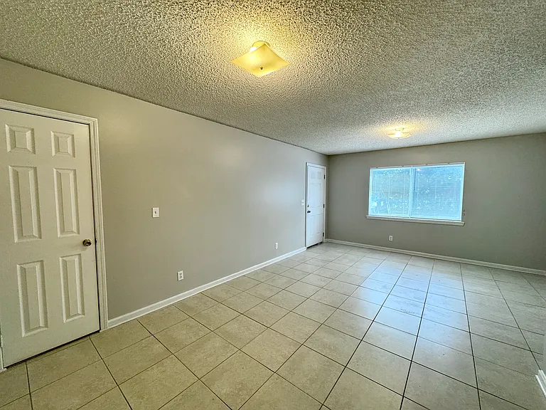 Cedar Creek Apartments — Photo 3