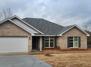 325 Brownstone Loop, Elmore, AL 36025