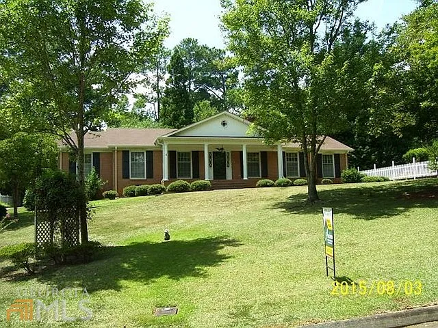 654 Laura Dr photo 1