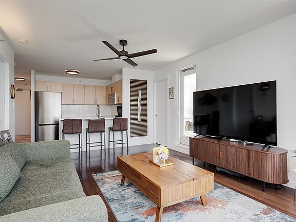 3rd image of 751 Fairfield Rd #1408