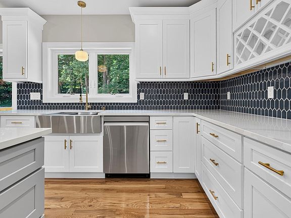 4th image of 27B Rollins St