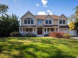 12 Lincoln Ave, Commack, NY 11725