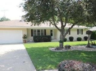 516 N School St, Wilber, NE 68465