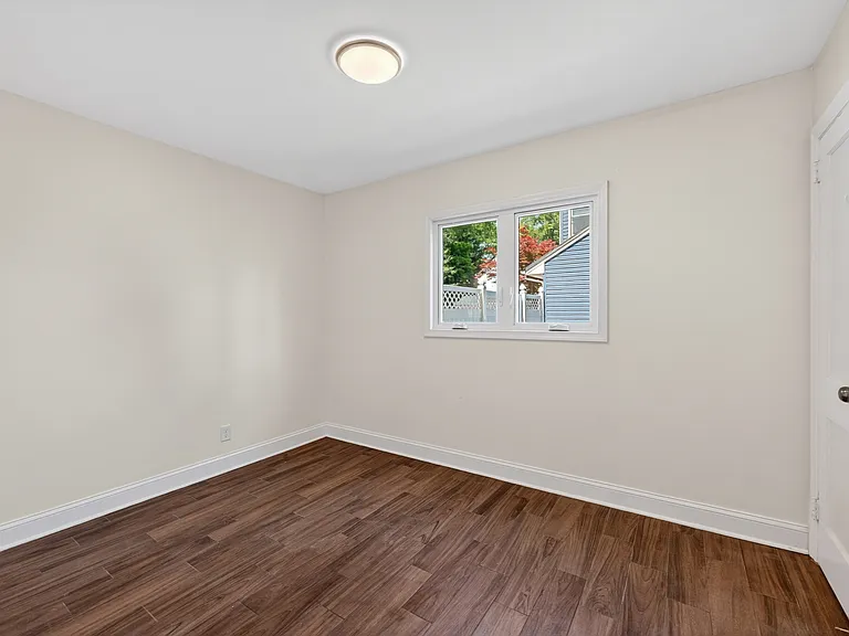 101 Sheldon St — Photo 5