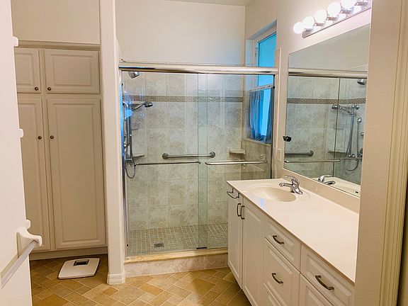 4th image of 1056 Cady Cir