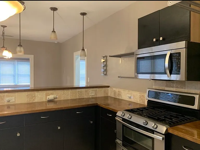 1446 W Kings Hwy — Photo 5