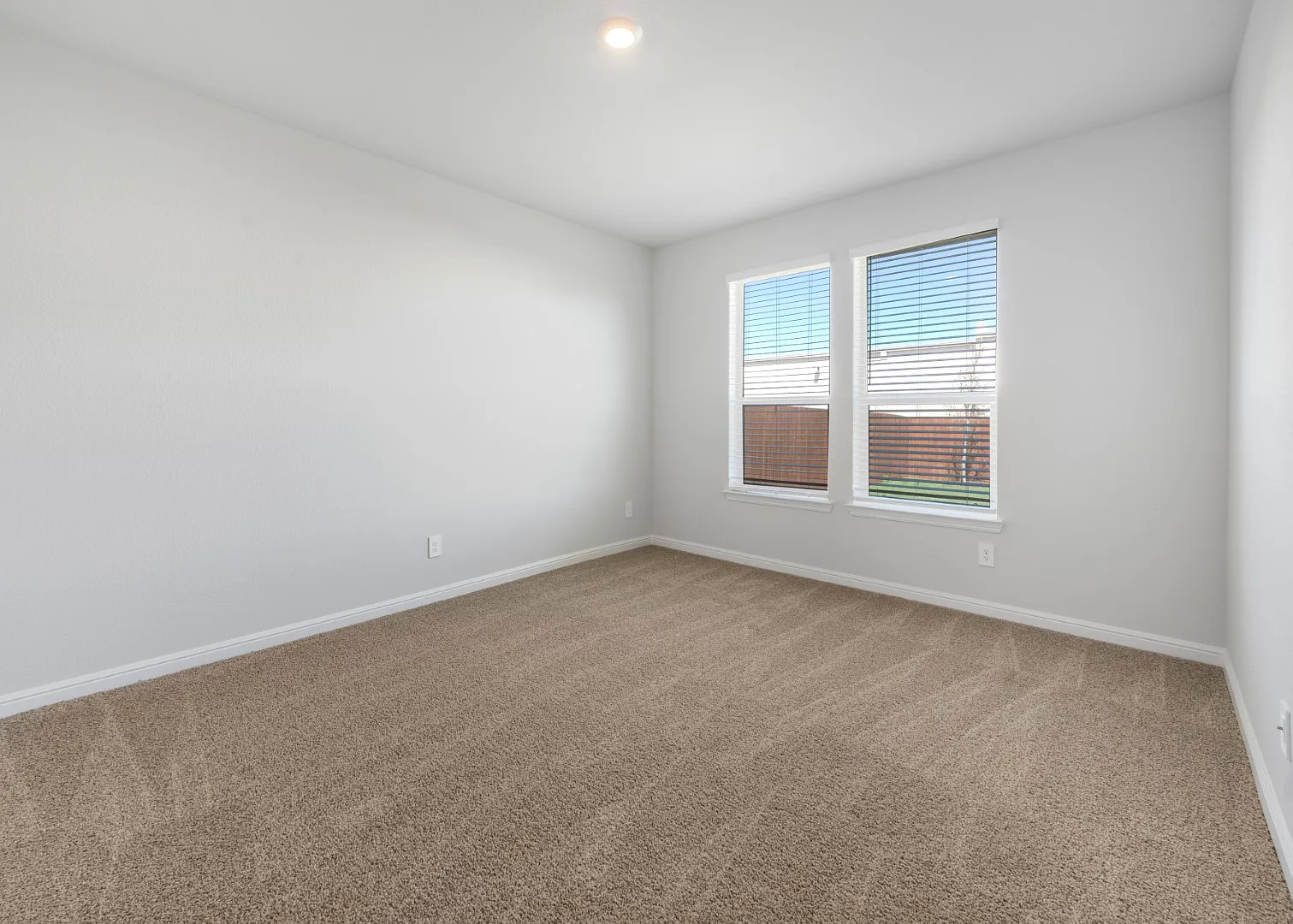 1804 Bluebonnet Ln — Photo 2