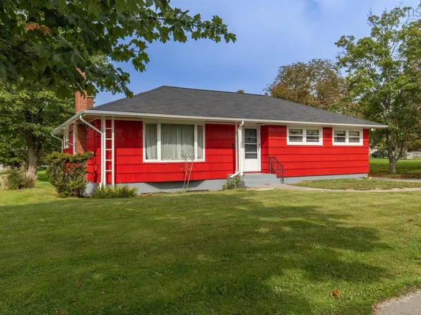 306 Pleasant St, Yarmouth, NS B5A 2K8