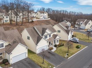 7 Spring Ridge Ct, Danbury, CT 06811