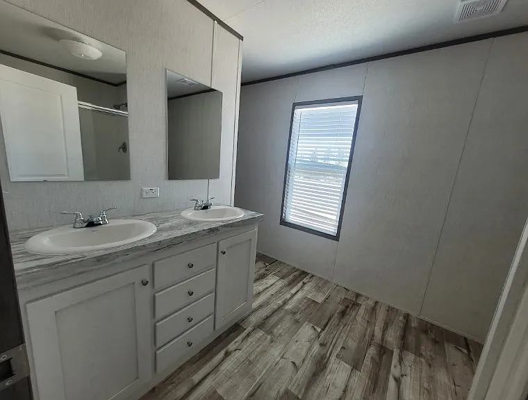 8801 Private Road 7325 — Photo 6