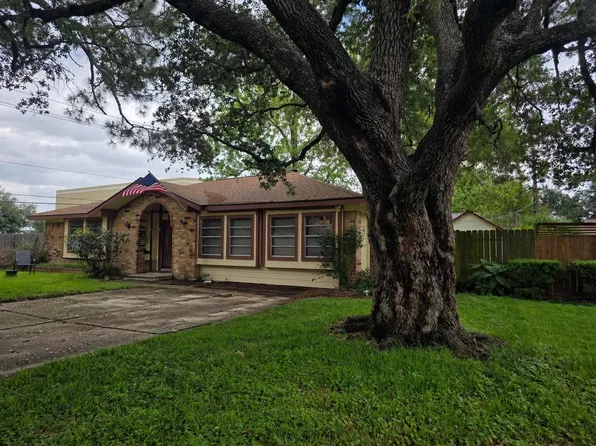 2638 Pine Village Dr, Houston, TX 77080