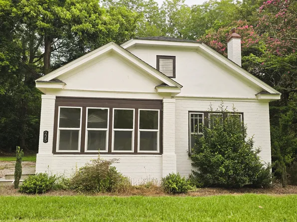 225 Bond St, Enfield, NC 27823