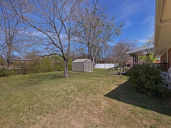4th image of 703 Franklin Dr