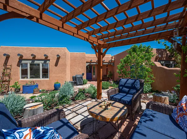 5 Condesa Ct, Santa Fe, NM 87508