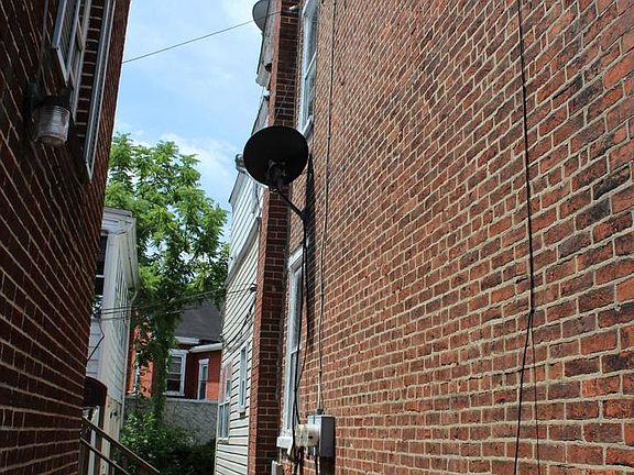 3rd image of 50 E 2nd St