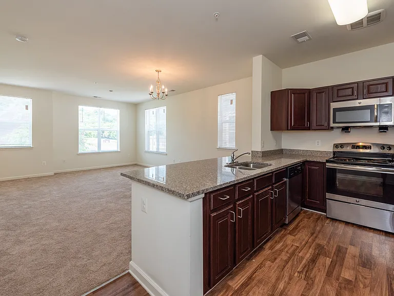 RiverWatch Apartments — Photo 16