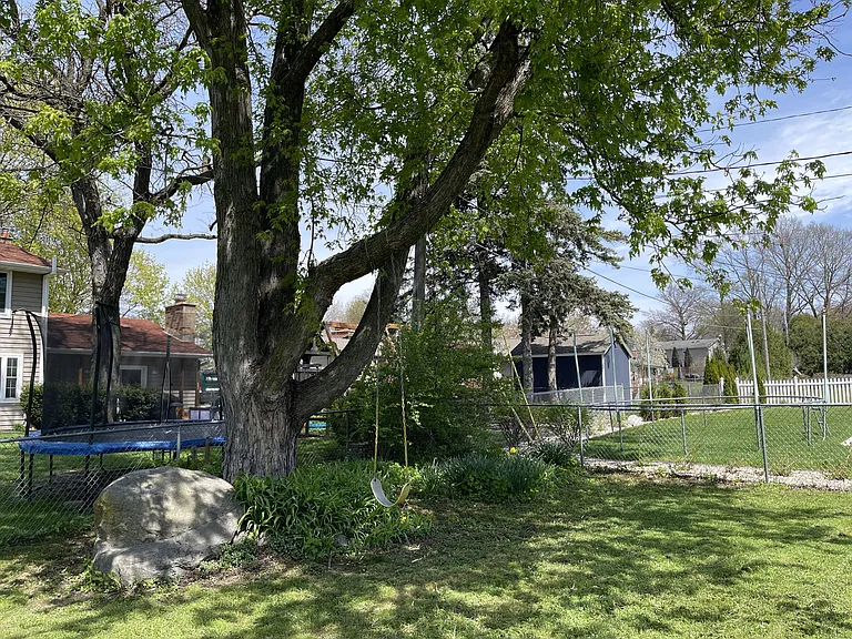 1708 Howlett Ln — Photo 38