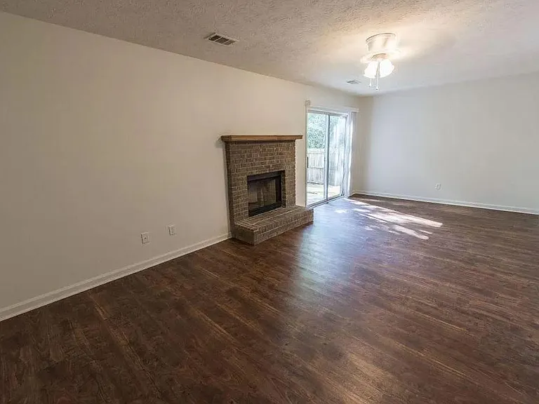 1028 Chinook St — Photo 11