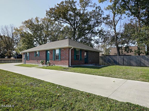 3rd image of 101 E Pamela Dr