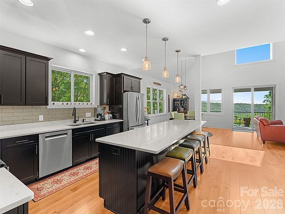 5th image of 852 Marshall Ridge Rd